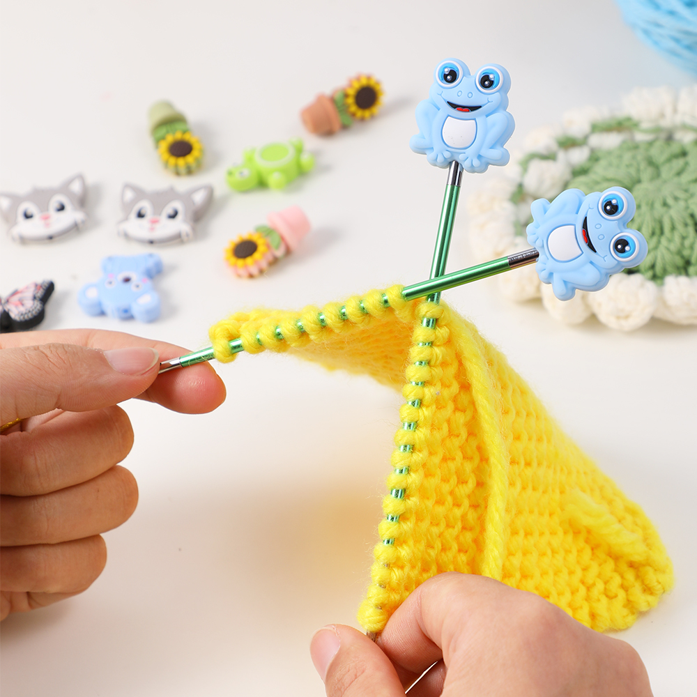 Pom Pom Maker Tool - Cute Animal Knitting Needle Stoppers Needles